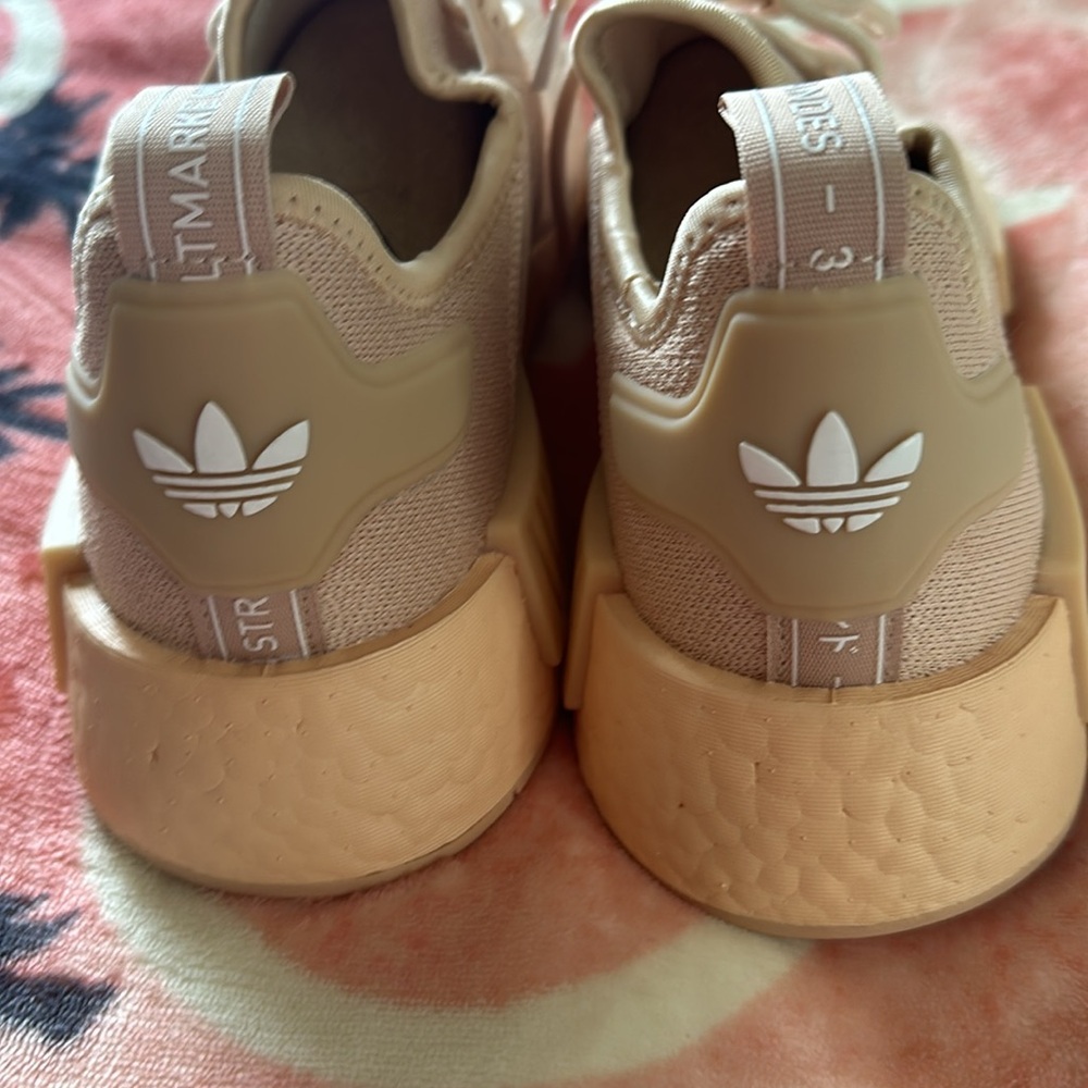 BRAND NEW Women's Adidas NMD_R1 Shoes - US 9.5 Halo Blush - Picture 7 of 7